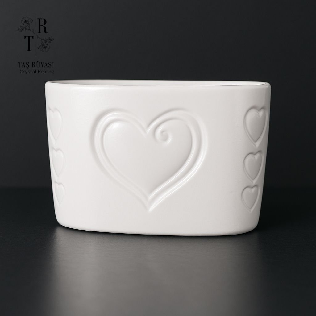 15 cm Kare Beton Saksı – Kalpli Desenli Dekoratif Tasarım